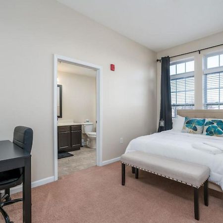 Private Bedroom Downtown Indy - Shared Индианаполис Екстериор снимка