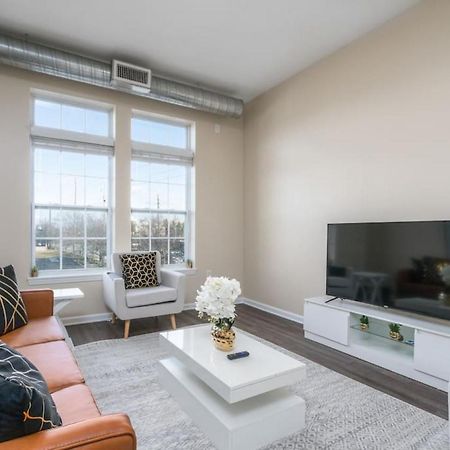 Private Bedroom Downtown Indy - Shared Индианаполис Екстериор снимка