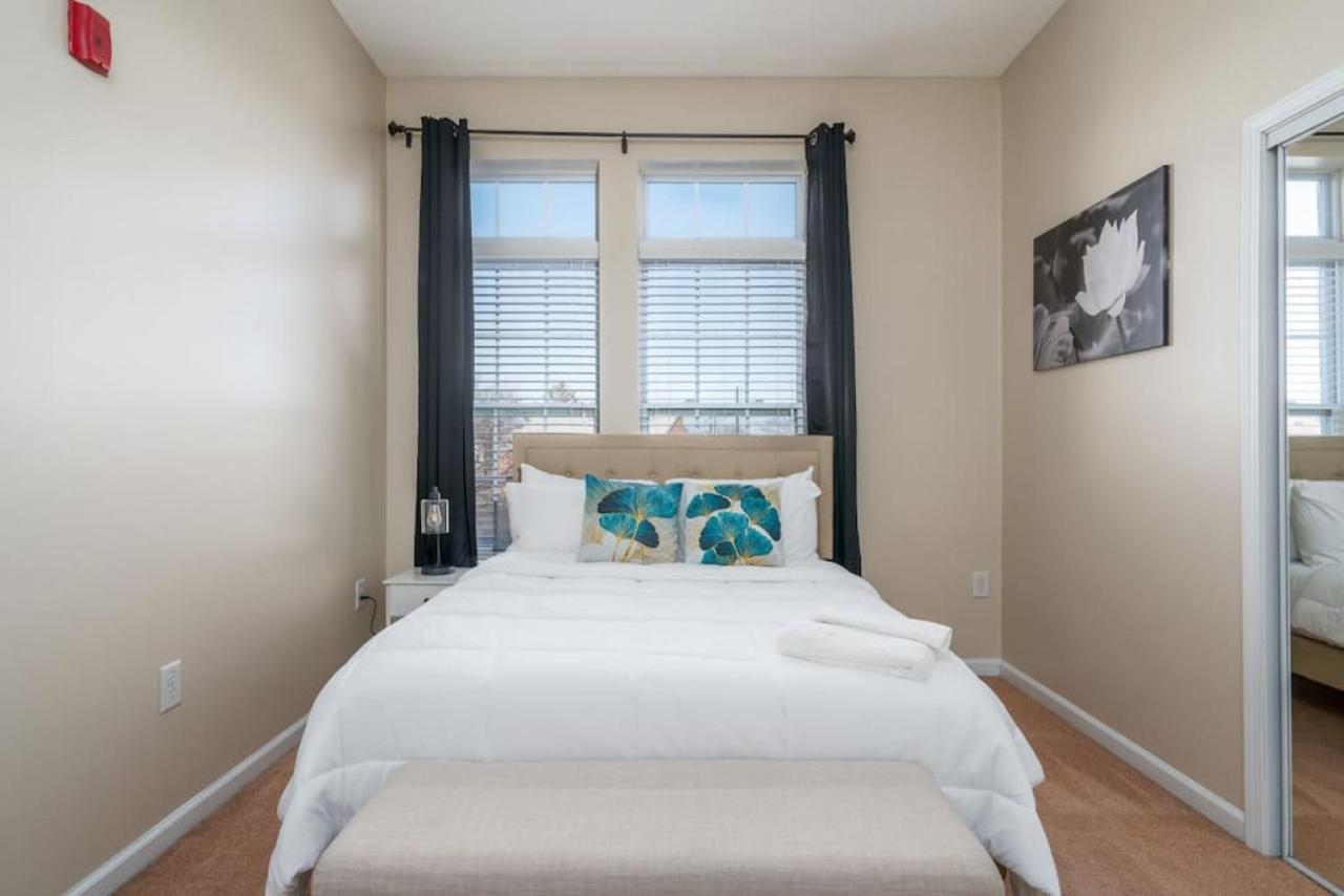 Private Bedroom Downtown Indy - Shared Индианаполис Екстериор снимка