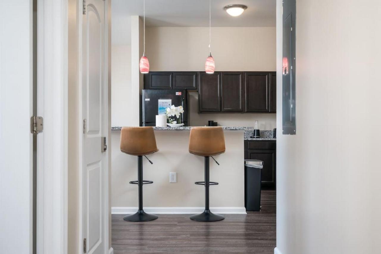 Private Bedroom Downtown Indy - Shared Индианаполис Екстериор снимка