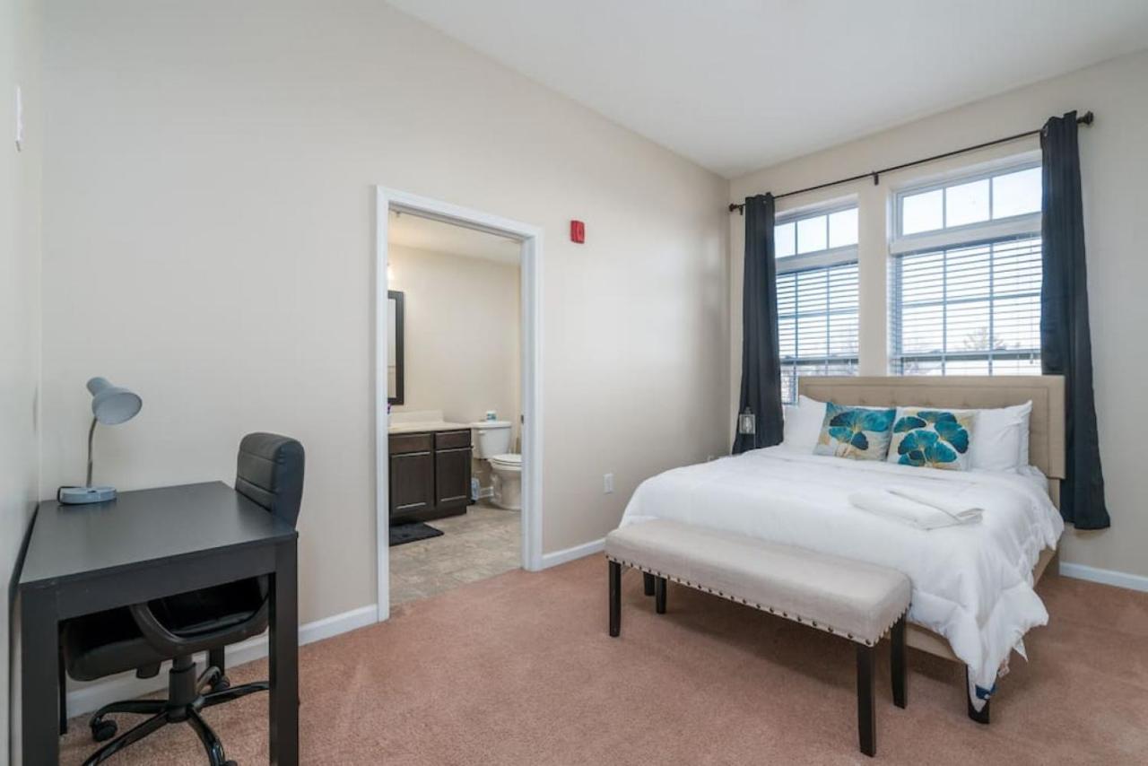 Private Bedroom Downtown Indy - Shared Индианаполис Екстериор снимка